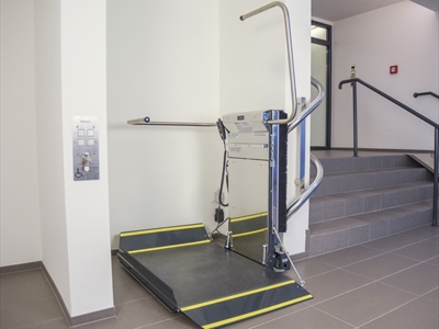 SSS Stratos Platform Curved Chairlift